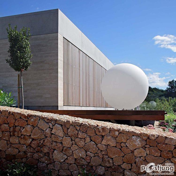 Olive House by LOG-URBIS