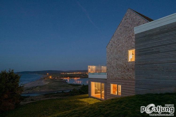 Harbour Heights Home by Omar Gandhi Architect