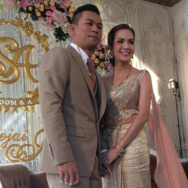 งานแต่งอ๋อม สกาวใจ กับเจ้าบ่าวเอ อาทิตย์ สุดโรแมนติก