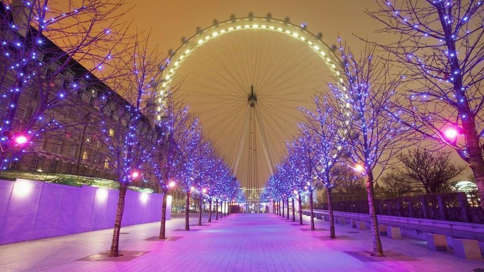 Mesmerizing Christmas Lights Photography From Around The World
