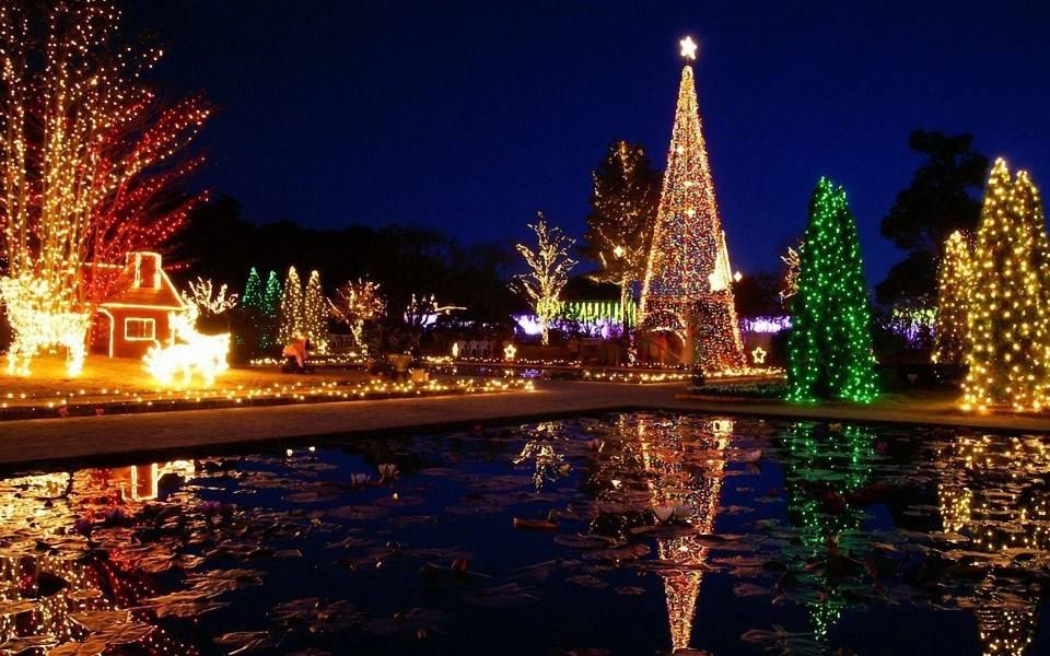 Mesmerizing Christmas Lights Photography From Around The World
