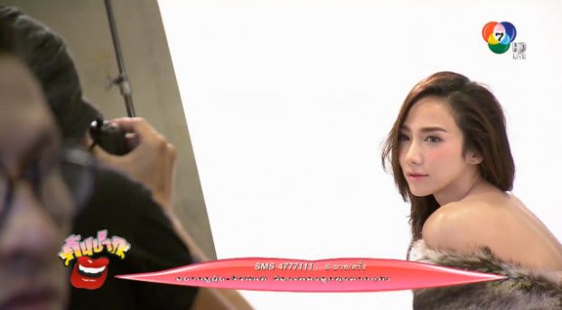 เบื้องหลัง "อั้ม-พัชราภา" โชว์ผิวเนียนสวยเซ็กซี่เบาๆ ถ่ายปฏิทินช่อง 7 สี
