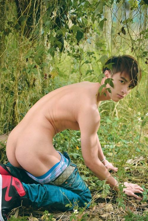 หนุ่มเอเซียร้อนปรอทแตก