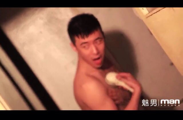 เบื้องหลังถ่ายแบบสุดเสียวของนายแบบจีน !