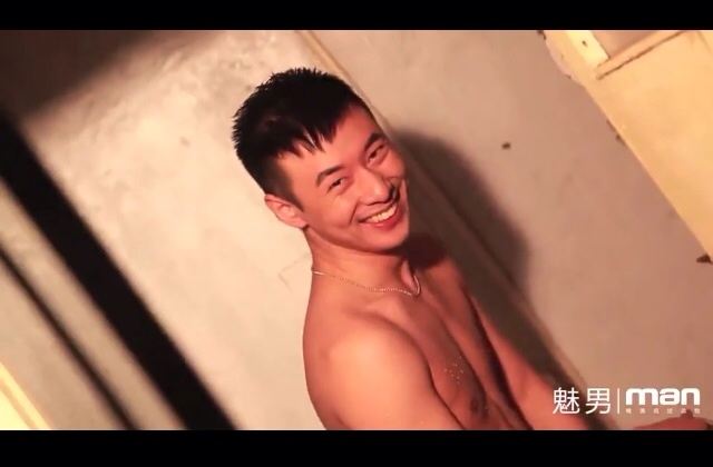 เบื้องหลังถ่ายแบบสุดเสียวของนายแบบจีน !
