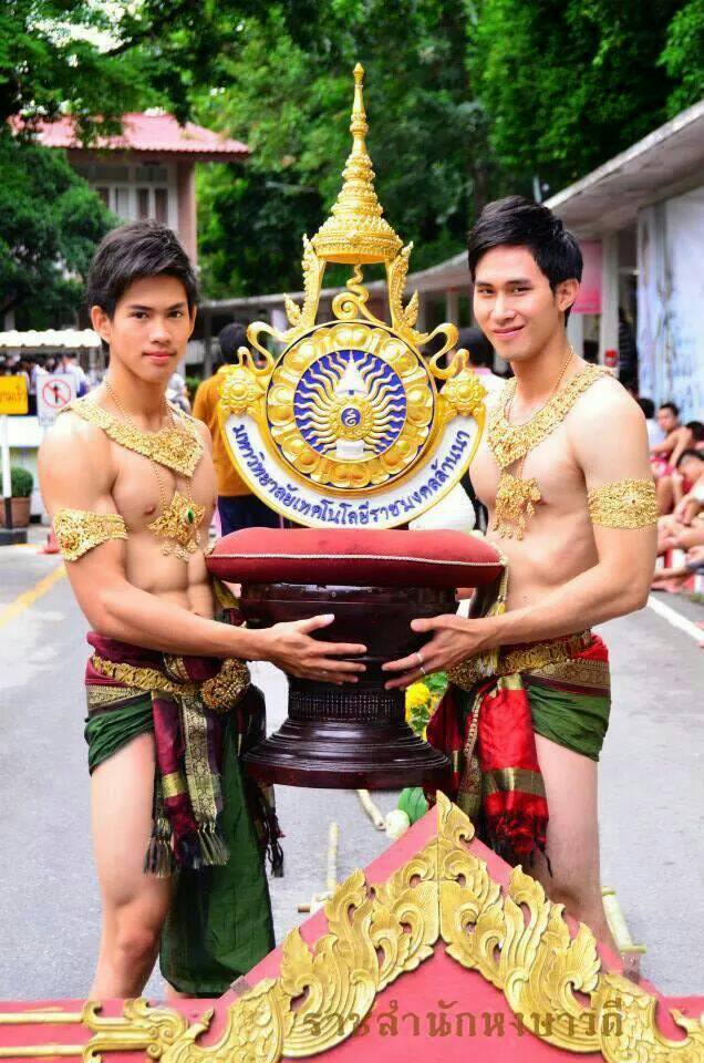 ดีงามมาก หนุ่มแบกเสลี่ยง