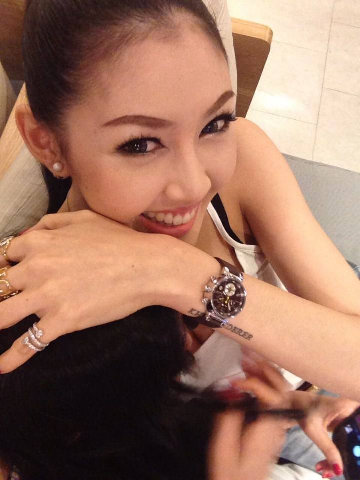 เก๋ เลเดอเรอร์ กอดรัดฟัดเหวี่ยง กระต่าย แม๊กซิม