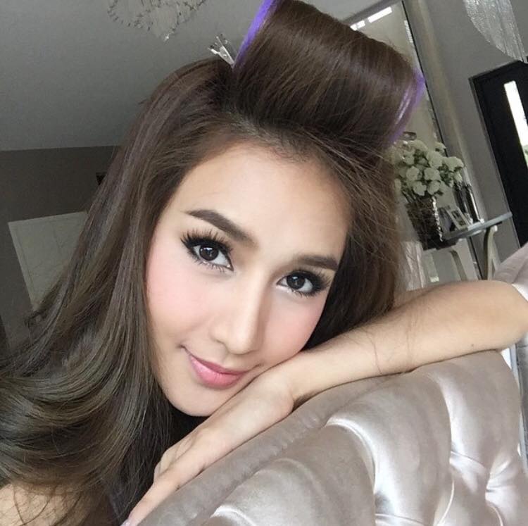 เนย โชติกา
