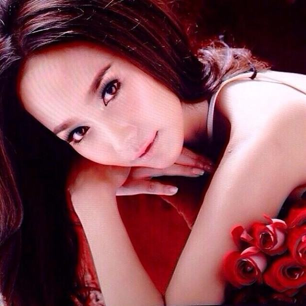 "อั้ม พัชราภา" ถูกยกว่าเป็นดาราผู้ทรงอิทธิพลที่สุด โดยครองอันดับ 1 ถึง 16 โพล ดาราคนเเรกของไทย!!