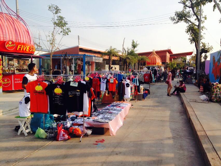ตลาดไลฟ์ลี่ คอมูนิตี้มาร์เก็ตสุดน่ารักของชาวบุรีรัมย์