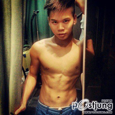 มหกรรมนักว่ายน้ำหนุ่มขบเผาะ