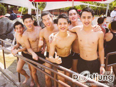 มหกรรมนักว่ายน้ำหนุ่มขบเผาะ