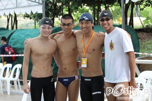 มหกรรมนักว่ายน้ำหนุ่มขบเผาะ