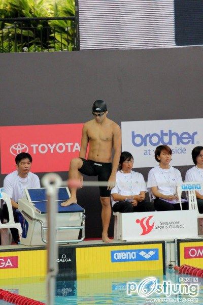 มหกรรมนักว่ายน้ำหนุ่มขบเผาะ