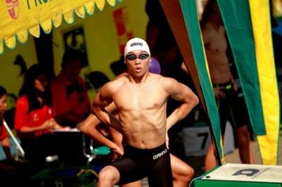 มหกรรมนักว่ายน้ำหนุ่มขบเผาะ
