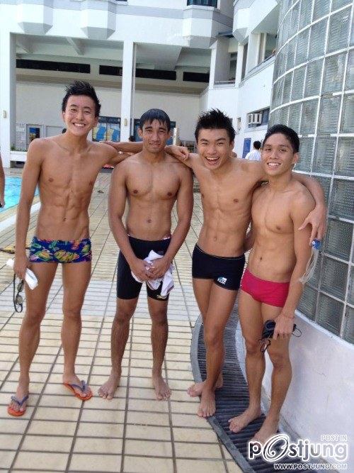มหกรรมนักว่ายน้ำหนุ่มขบเผาะ