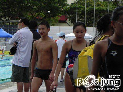 มหกรรมนักว่ายน้ำหนุ่มขบเผาะ
