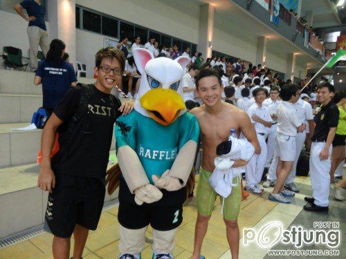 มหกรรมนักว่ายน้ำหนุ่มขบเผาะ