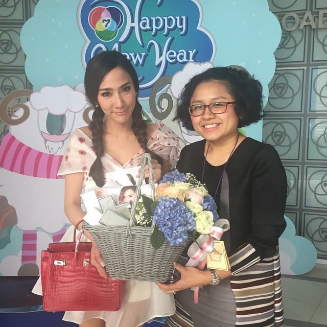 อั้ม-พัชราภา สวัสดีปีใหม่ช่อง 7 สี พร้อมโชว์ตัวงาน 7 สี HD Festival อีกครั้งที่หาดใหญ่ ห้างเเตกเเน่