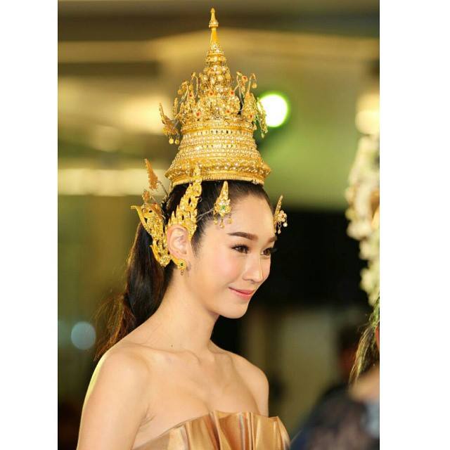 "ฐิสา-วริฏฐิสา" นางเอกสาวดาวรุ่งช่อง 7 แต่งไทยใส่ชฎาสวยเหมือนนางในวรรณคดีเลย!!