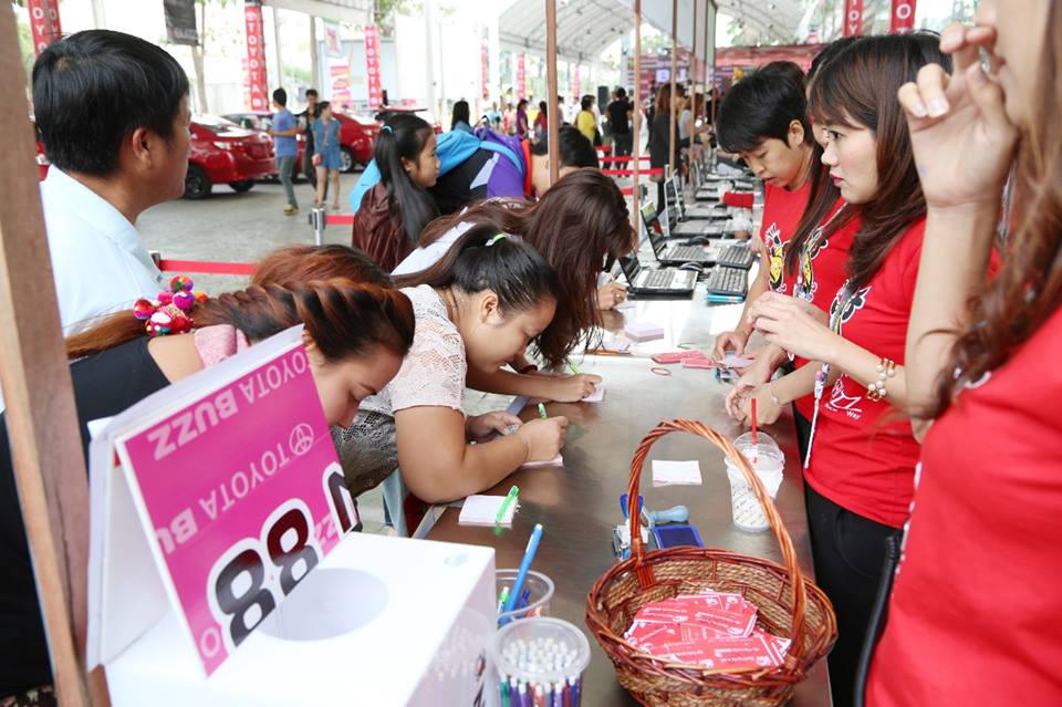 Meet & Greet พราว Day "อั้ม พัชราภา VS หอย" โชว์รูมรถเเทบเเตก!!