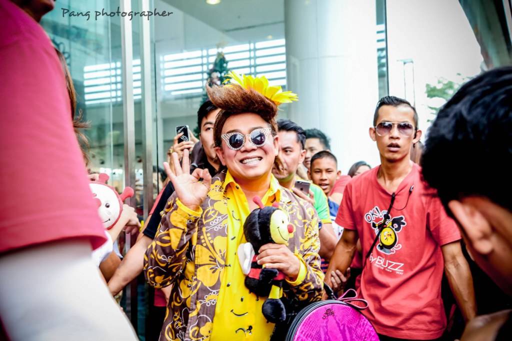 Meet & Greet พราว Day "อั้ม พัชราภา VS หอย" โชว์รูมรถเเทบเเตก!!