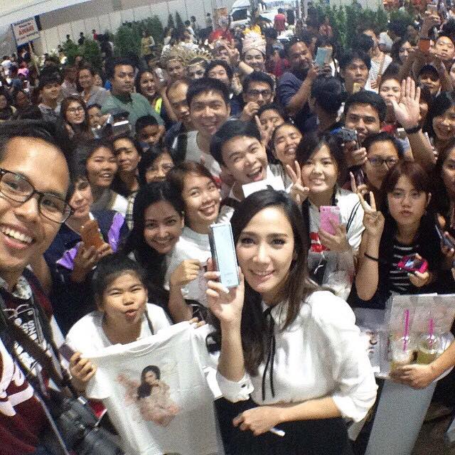Event เสร็จซุปตาร์สาว "อั้ม พัชราภา" ก็สวมบทบาทเเม่ค้าขายครีมออรั่ม!!