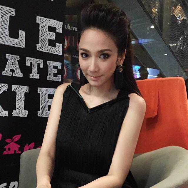 ซุปตาร์สาว "อั้ม พัชราภา" เเถลงข่าวงานเปิดตัวหนังซิงเกิลเลดี้ พร้อมเหล่านักเเสดงคับคั่ง!!