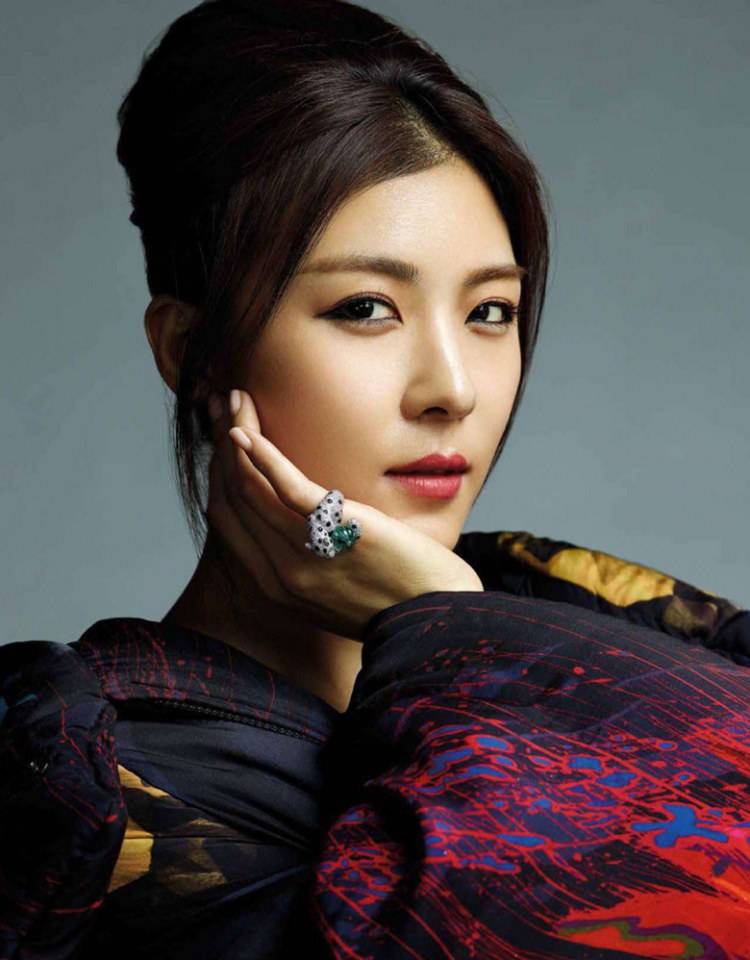 Ha Ji Won @ Vogue Taiwan January 2015