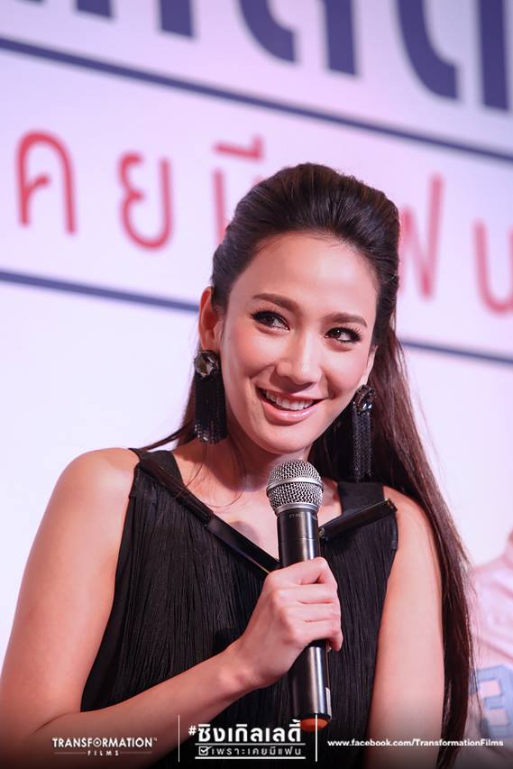 ห้างเเตก!! ซิงเกิลเลดี้ ส่งอั้ม มัดหัวใจ 6 ชายและหนุ่มๆ ทั้งประเทศ