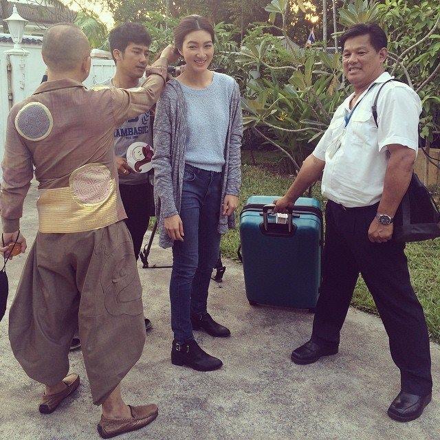 อัพเดทละครยิ่งใหญ่เเห่งปี "รักเร่" องค์โสมสวลีฯ ให้เกรียติร่วมเเสดงพร้อมนักเเสดงคับคั่ง