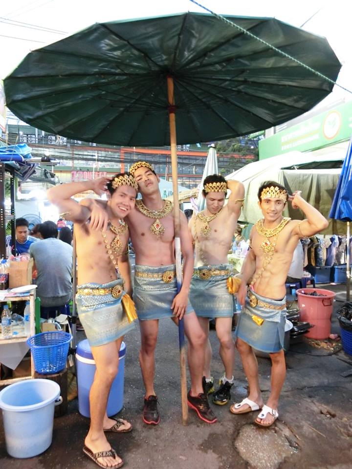 แซ่บทั้งคนเสิร์ฟแซ่บทั้งส้มตำ