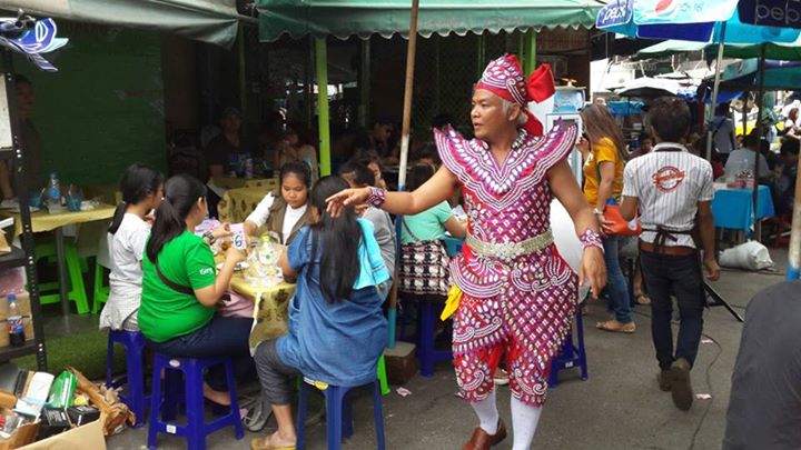 แซ่บทั้งคนเสิร์ฟแซ่บทั้งส้มตำ