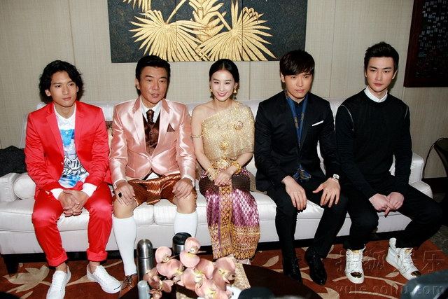 งามสง่า &ldquo;หวงเซิ่งอี&rdquo; นางเอกนางพญางูขาว ใส่ชุดไทยบวงสรวงซีรีส์เรื่องใหม่ โดยจะถ่ายทำที่ไทย 60%