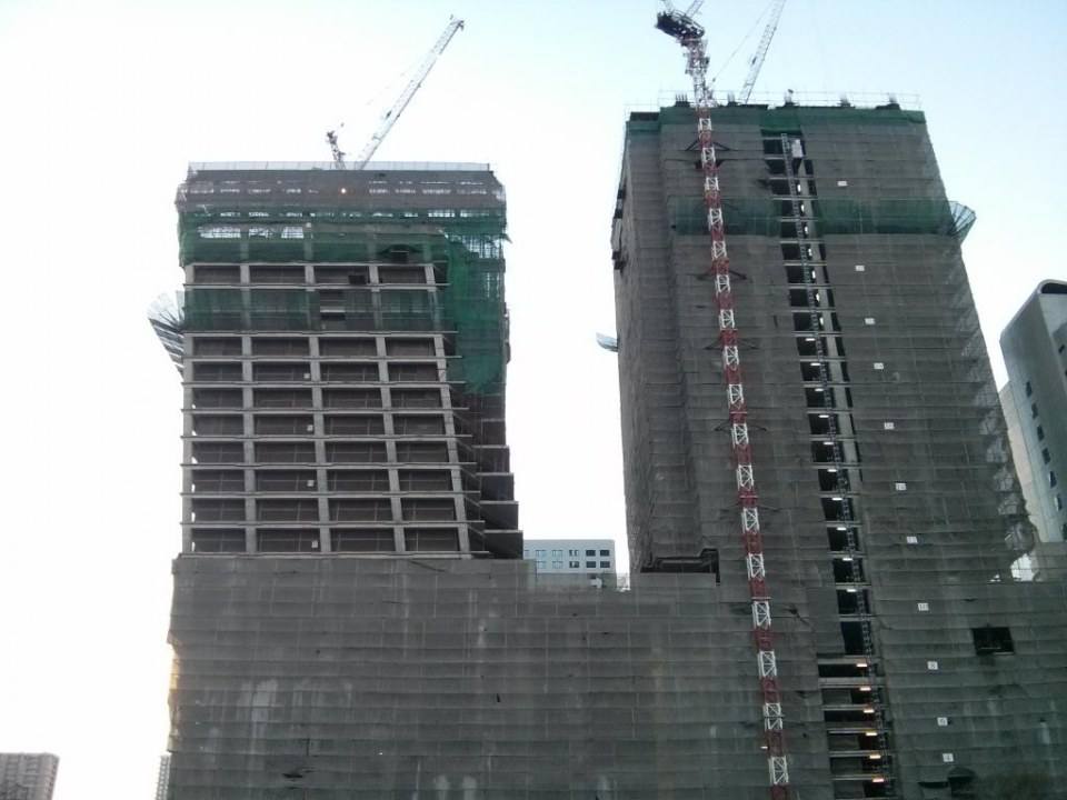 ตึก "จีแลนด์ทาวเวอร์" ตึกรูปตัว G ตึกเอียงแห่งแรกในเมืองไทย