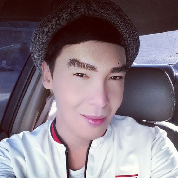 คิ้วที่สวยรับกับใบหน้า