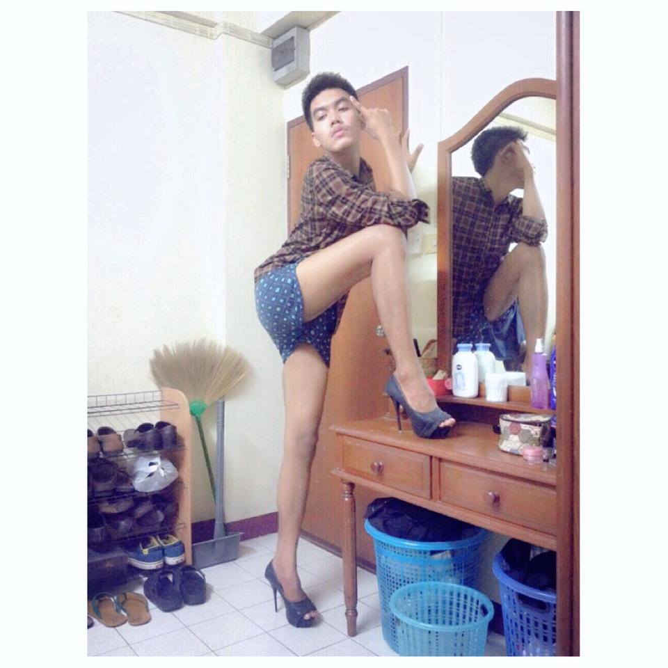 โพสท่าเริ่ด