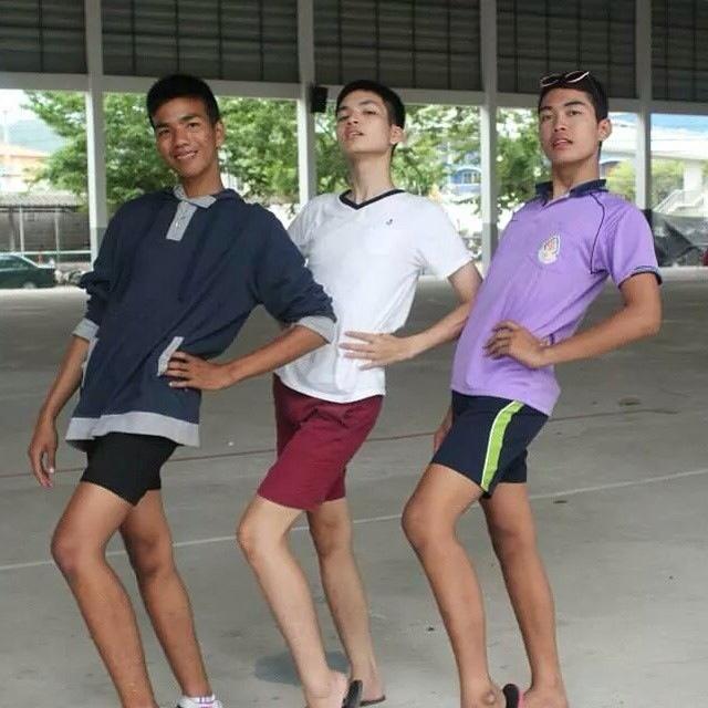 โพสท่าเริ่ด