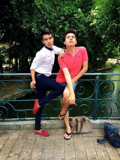 โพสท่าเริ่ด