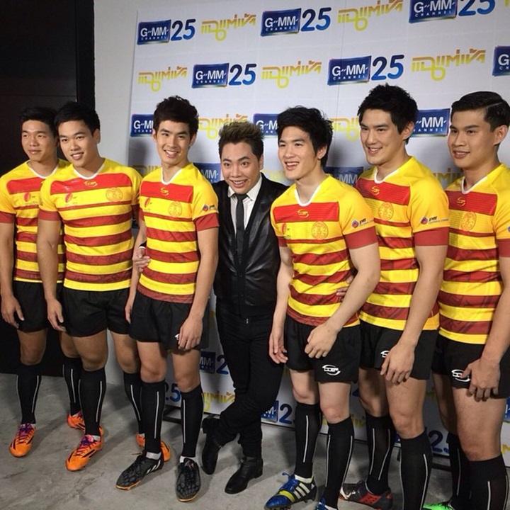 6 หนุ่มนักรักบี้ สุดหล่อ จาก ม.ธรรมศาสตร์ @ รายการ แฉแต่เช้า (28-1-58)