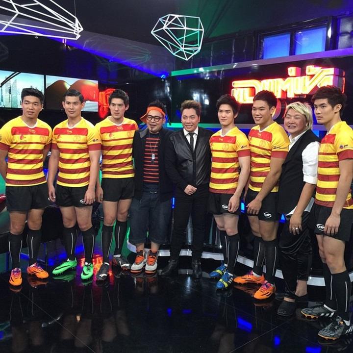 6 หนุ่มนักรักบี้ สุดหล่อ จาก ม.ธรรมศาสตร์ @ รายการ แฉแต่เช้า (28-1-58)