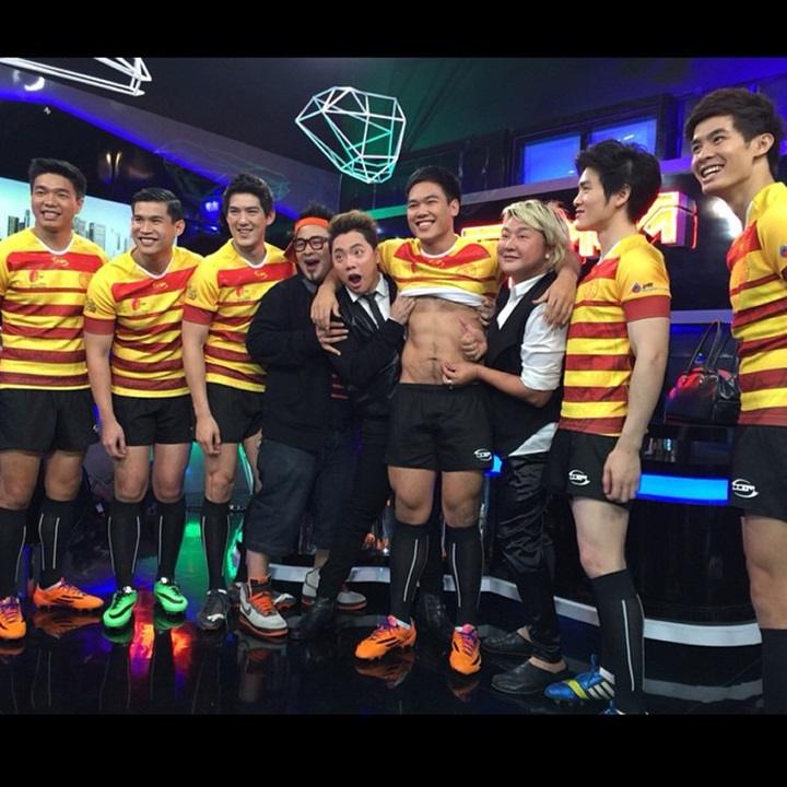 6 หนุ่มนักรักบี้ สุดหล่อ จาก ม.ธรรมศาสตร์ @ รายการ แฉแต่เช้า (28-1-58)