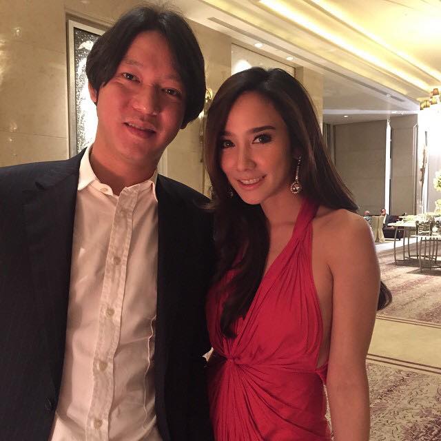 "อั้ม พัชราภา" สวยเซ็กซี่เรียบหรูในชุดเเดงสุดหรูหรา เรียกได้ว่าเเย่งซีนเจ้าของงานเเต่งไปเลย!!