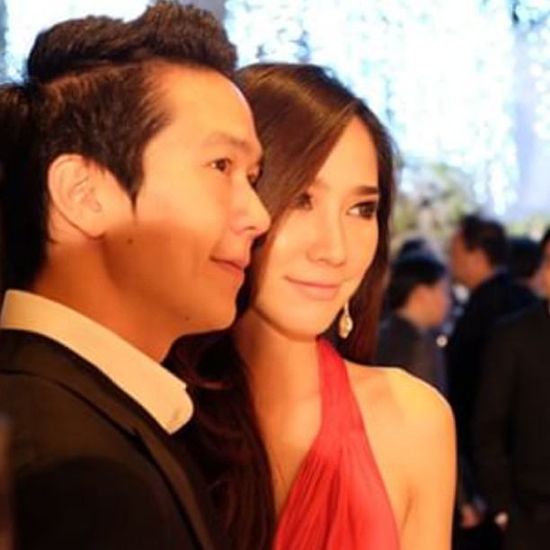 "อั้ม พัชราภา" สวยเซ็กซี่เรียบหรูในชุดเเดงสุดหรูหรา เรียกได้ว่าเเย่งซีนเจ้าของงานเเต่งไปเลย!!