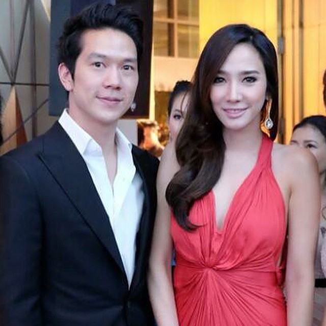 "อั้ม พัชราภา" สวยเซ็กซี่เรียบหรูในชุดเเดงสุดหรูหรา เรียกได้ว่าเเย่งซีนเจ้าของงานเเต่งไปเลย!!