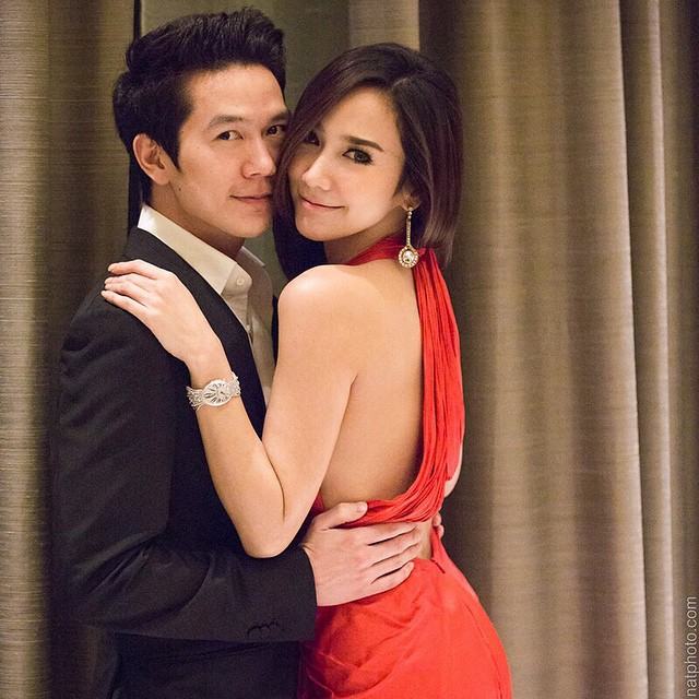 "อั้ม พัชราภา" สวยเซ็กซี่เรียบหรูในชุดเเดงสุดหรูหรา เรียกได้ว่าเเย่งซีนเจ้าของงานเเต่งไปเลย!!