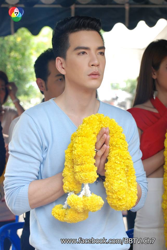 นิว-วงศกร & แซมมี่-เคาวเวลล์ นำทีมนักเเสดงคับคั่งบวงสรวงละครดราม่าเข้มข้น "เลื่อมสลับลาย"