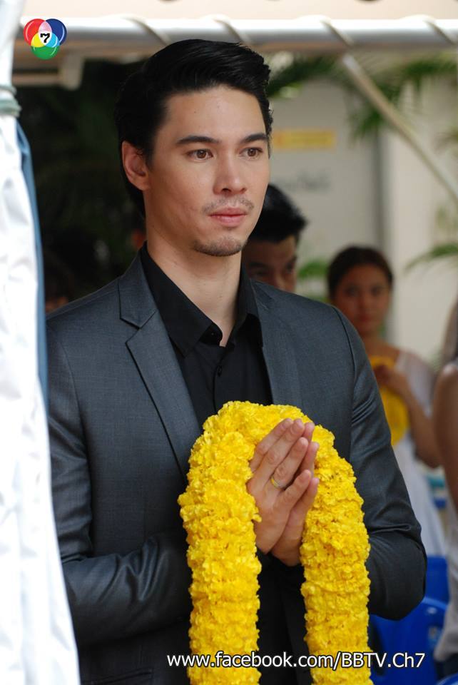 นิว-วงศกร & แซมมี่-เคาวเวลล์ นำทีมนักเเสดงคับคั่งบวงสรวงละครดราม่าเข้มข้น "เลื่อมสลับลาย"