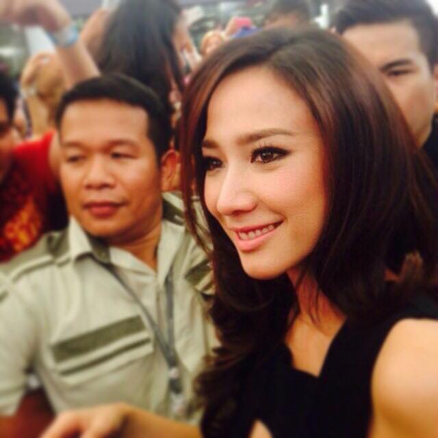 ซุปตาร์ "อั้ม พัชราภา" โต้!ผู้ใหญ่ช่อง 7 เสนอให้ถือหุ้นบริษัท บอกไม่คิดอาดเอื้อม!!