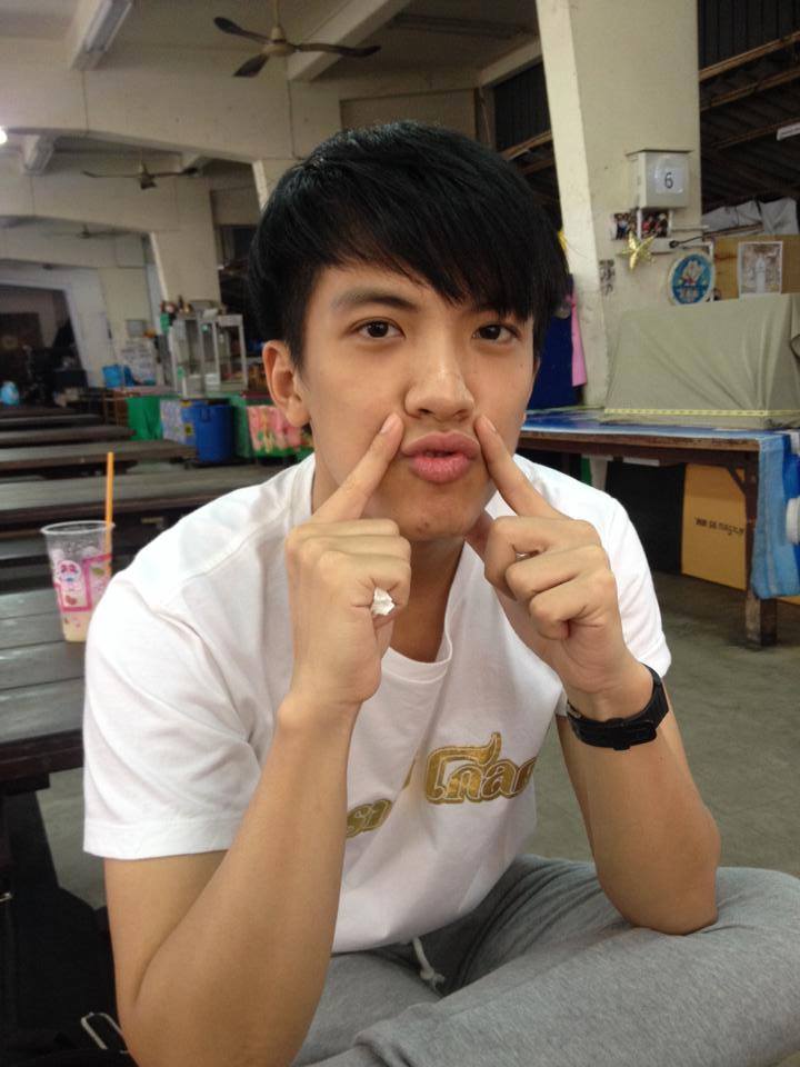 "เต๋า ภูศิลป์" นักร้องหมอลำที่หล่อที่สุดในประเทศไทย